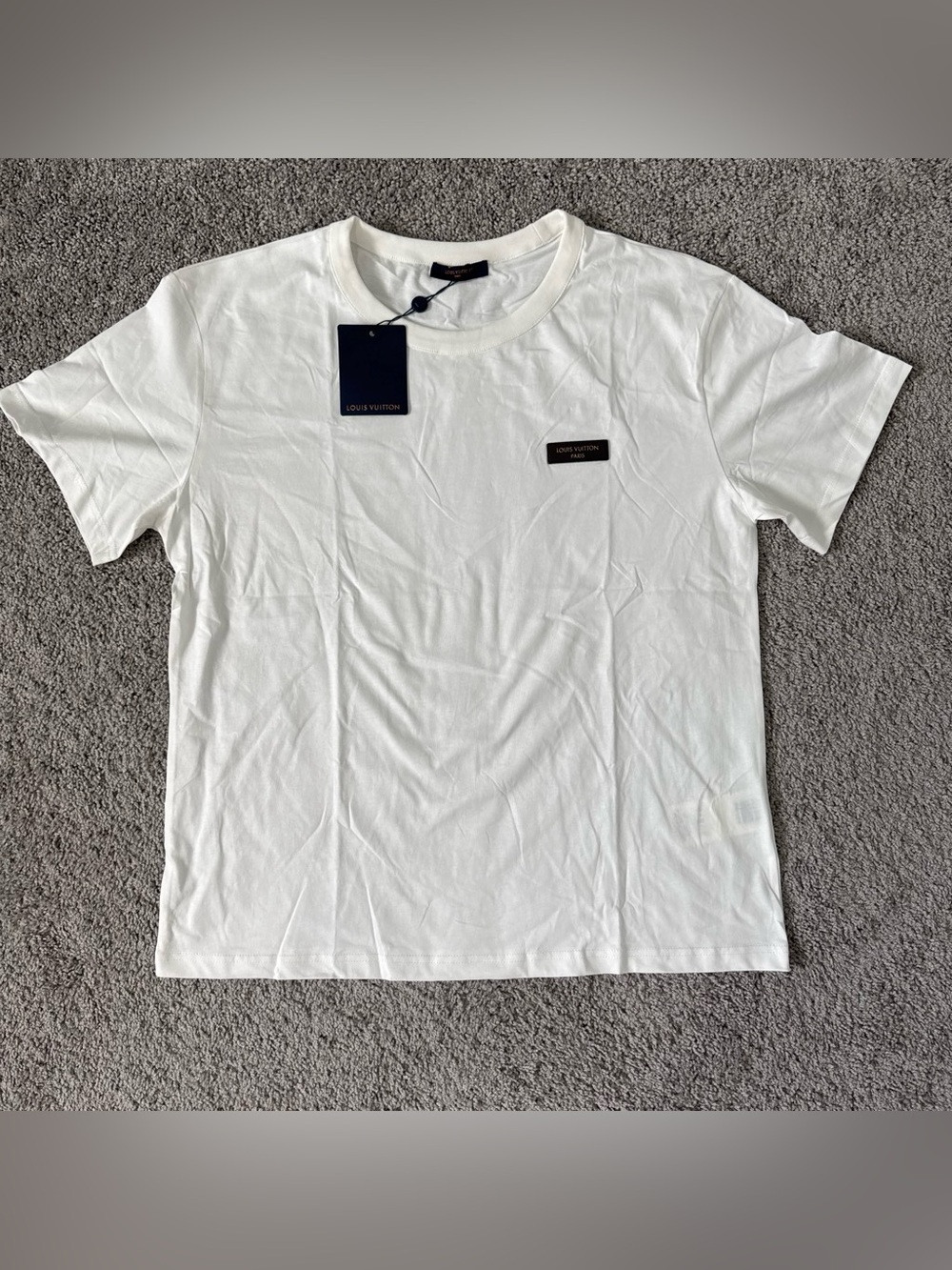Louis Vuitton White Short Sleeve Crewneck Tee with Brown Logo Plaque size XL men